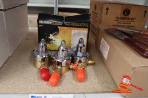 7 · 4x ASSORTED GAS REGULATORS, UNTESTED