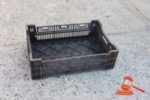 462 · PALLET OF BLACK PLASTIC STACKABLE UV STABILISED STORAGE CRATES, APPROX 600 x 400 x 180mm