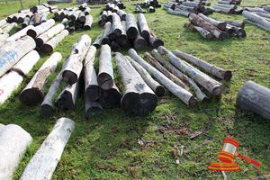 306 · BUNDLE OF 8 X JARRAH STRAINER POST LOGS,2.4M LONG, 250 - 300mm DIAMETER