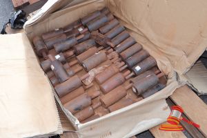 107 · APPROX 40 X R06-170S-0110 CONVEYOR ROLLER, P/N - 1850-050-110-1 APPROX; 170MM L, SOME MARKS, USED , IN A BOX, ON A PALLET , (B8004289)