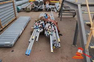 89 · APPROX 50 X GALVANISED STEEL SCAFFOLD TUBES, APPROX VARIOUS SIZES (USED, SOME MARKS / PAINT RESIDUE)