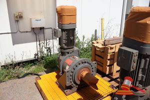 1 X Sew-Eurodrive Motor And Gearbox Assembly Type: Po22 Kf97 Dre180m4be20/Eg7s, Sn: 20.1954062902.000 1.14, 11.26 Kw On Yellow Steel Grating Skid.(B7987900)