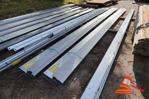 38 · APPROX 10 PCS 200 X 1.5MM GALV STEEL Z PURLINS 9.1M