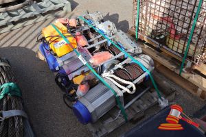 115 · 4 X ELECTRIC WINCHES, MODEL: CD-K2, 220V/50HZ, 5.0 KW, 2800 R/MIN, 1000/2000KG CAPACITY, 6-12M/MIN (UNTESTED, SECURED WITH STRAPS), CONTAINS STEEL CABLE, ON A PALLET