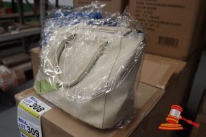 324 · BOX OF WINE COOLER BAGS