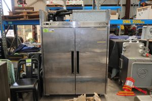 1 X WILLIAMS REFRIGERATION AUSTRALIA UPRIGHT REFRIGERATOR, MODEL: GARNET LG2-000, CABINET TYPE: IVF4, SN:46750, REFRIGERANT: R404A 530G, 230-240V 50HZ SINGLE PHASE, CLIMATE CLASS 5, STAINLESS STEEL, 2 DOOR, L1400 X W802 X H1940, UNTESTED (SOME MARKS)
