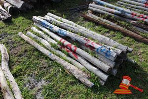 402 · BUNDLE OF 25 X JARRAH FENCE POSTS LOGS - 2.0 M LONG, 100mm DIAMETER