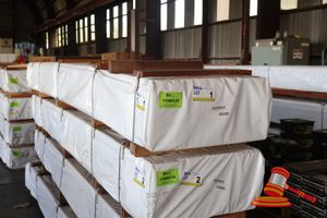 1 · PACK OF JARRAH OVERLAY, FEATURE, 130mm x 013mm, 27.82M2, 214LM, RANDOM LENGTHS (L2.960mt x W520mm x H350 x 350kg WEIGHT APPROX TRANSPORT SIZE) (PACK# 320029835)