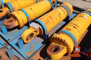30 · 1 X KOMATSU 930E-5 OEM HOIST CYLINDERS, MATERIAL #: EM8376RM