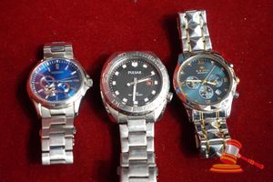 13 · 3 X WATCHES. 1 X CITIZEN AUTOMATIC WATCH. 4197-006G201. WHITE METAL WITH BLUE MULTI DIAL FACE, CLEAR BACK, SAPPHIRE GLASS, WR 10 BAR, 1 X PULSAR SILVER METAL WATCH WITH BLACK FACE AND DATE WINDOW. WR 10BAR, 1 X POEDAGAR YELLOW METAL WATCH WITH RED FACE AND DATE WINDOW. WR 3ATM. ALL WATCHED IN ASSORTED USED CONDITION. UNTESTED