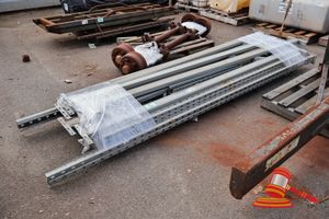 1 X PALLET RACKING CROSS BARS, APPROX 6 X LENGTHS, APPROX 3.0M , WRAPPED, SOME MARKS, ON A PALLET