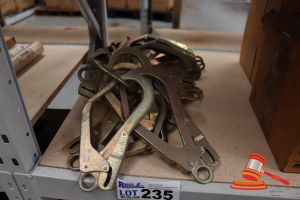 235 · BUNDLE OF ASSORTED HEAVY DUTY SNAP CLAMPS