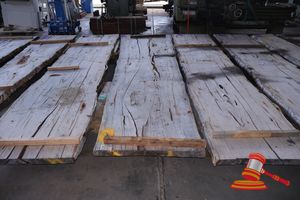 38 · LIVE EDGE MARRI SLAB, SOME CURL, 4.7 x 700/1000 x 60