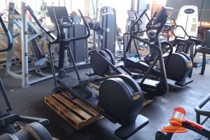 1 X Technogym Elliptical Cross Trainer, Untested, Some Marks, Approx; 2m L X 50cm W X 1.3m H, On A Pallet
