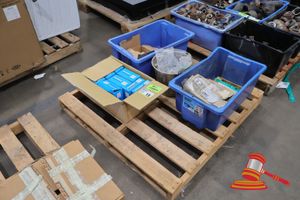 15 · ASSORTED ITEMS INCLUDING 8 X BOXES OF SEALEX JOINT SEALANT, 3/8" X 25FT, 2 X BLUE PLASTIC BINS CONTAINING VARIOUS FASTENERS, BOLTS, NUTS, WASHERS, LOCKING PLUGS, YELLOW LIFTING HOOKS, 9 X 8T CHAIN CONNECTING LINKS (UNUSED), 1 X METAL BUCKET WITH ASSORTED FASTENERS, STAINLESS STEEL GRASS BRACKETS (POSS UNUSED, BOXED / SOME USED ITEMS) ON PALLET