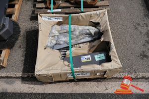 3 X Hitachi Construction Machinery Parts, Includes: P/N:8106297 Step, P/N:8108328 Bracket, P/N:8108437 Bracket, Suit Hitachi Construction Equipment, On A Pallet