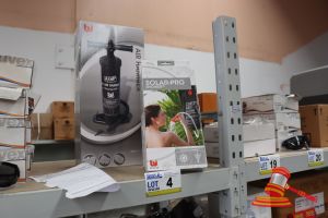 4 · BUNDLE WITH 3x BESTWAY SOLAR-PRO PORTABLE SHOWERS AND 1x BESTWAY AIR HAMMER