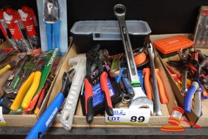 89 · TRAY OF ASSORTED HAND TOOLS, INCLUDES: HANSA 10 PIECE SPIRAL SCREW EXTRACTOR & DRILL BIT SET, SUPATOOL 36MM RING SPANNER, VARIOUS ADJUSTABLE WRENCHES, PLIERS, PIPE WRENCH, VARIOUS OTHERS (USED)