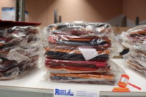 442 · APPROX 50 x ASSORTED MINI CROSS BODY BAGS - APPROX 22cm x 15cm
