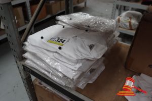 324 · APPROX 17x WHITE SHORT SLEEVE CHEFS JACKETS, SIZE: 2XL