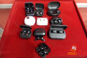 APPROX 10 X WIRELESS EARBUDS WITH CHARGING CASES, INCLUDES: ANKO, JBL, BLUEANT, TOFF, (UNTESTED)