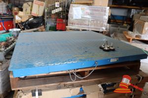 319 · SCALES PLUS SCALE, MODEL: NSB-1212-1500, MAX WEIGHT: 1500kgs, 1.5 x 1.5m, WITH HEAD UNIT AND FEET (NEEDS CALIBRATING)