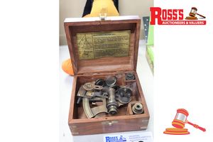 63 · 1 X SEXTANT IN TIMBER CASE, (UNTESTED)