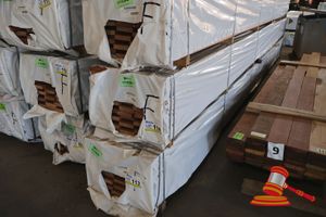 114 · PACK OF KARRI SKIP DRESSED, FEATURE, 100mm x 25mm, LM 405, TRANSPORT DIMS PACK SIZE 5.4MT x 500 x 500 (PACK# 320026885)