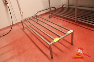 34 · STAINLESS STEEL LOW RACK SHELF. APPROX 1400 X 500 X H300MM