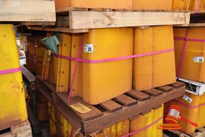 35 · MULTOTEC BEAM LINERS, 400X400X540, INCLUDES:APPROX 8 X LINER SQUARE BOTTOM DECK, YELLOW, DIMENSIONS: 1.2M X 1.2M X 700MM ON PALLET, WEIGHT: 300KG PER BUNDLE, MULTOTEC PART NO: 292656 (USED, SOME MARKS), (B9218372)