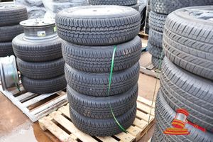 5 X Dunlop Grandtrek At30, 245/75r17, 117h, With Silver Rims, Missing Central Hub Cap, 6 Hole, Poss Others, On A Pallet