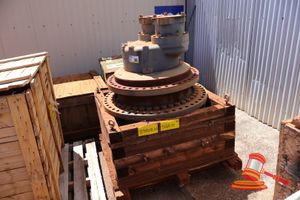 1 X O&K Final Drive Assembly, P/N:Ok 873670, Sn:De20190002785, Approx; 120cm L X 125cm W X 155cm H, Some Marks, In A Crate (B1268170)