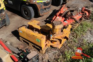 Yellow Hydraulic Cool Lifter, Approx; 900mm D X 940mm W X 320mm H, Some Marks/Rust, On A Pallet