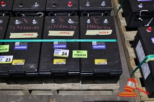 24 · 2 X KOMATSU BATTERY, MODEL: 8D-1000 (190H52-MF), RC 425(MIN) 1000 CCA/SAE, 196 AH (20HR), 160 AH (5HR), UNTESTED (SOME MARKS), APPROX; 480MM D X 260MM W X 230MM H