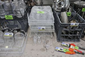 96 · 3 X WIRE RACKS OF ASSORTED GLASSES INCLUDING 285ML, 270ML AND SHOT GLASSES