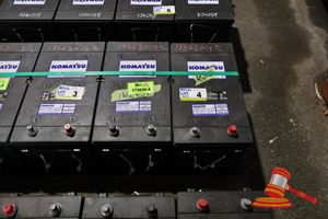 4 · 2 X KOMATSU BATTERY, 12V, 58D0601190, RC 440, CCA(A): 1425, REF.CA @0C; 1755, (UNTESTED), APPROX; 480MM D X 260MM W X 230MM H