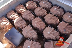 Approx 20 X Knorr New York Air Brake Company Valves, Type Db20, P/N 779049 Suit Locomotives, Dust And Surface Corrosion Present, In Metal Crate