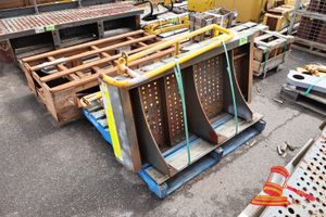 1 X Hitachi Ex1200-6 Fender And Handrails, Approx; 1.5m W X 670mm D, Some Marks/Rust, On A Pallet
