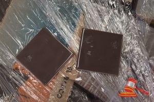 PALLET OF MUSHROOM COLOURED TILES, 100 x 100, 32m2 TOTAL