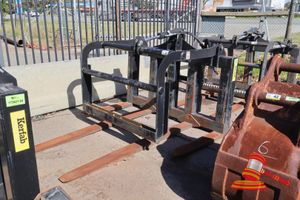 47 · 1 X KERFAB PIPE GRAB ATTACHMENT, MODEL: PG5020, SN:6490502, RATED CAPACITY 5000 KG, WEIGHT 1037 KG (SOME MARKS)