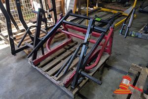 18 · SQUAT/LUNGE MACHINE, POSS INCOMPLETE, APPROX; 1.6M W X 1.1M D X 1.1M H, SOME MARKS/RUST, ON A PALLET