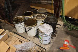 42 · 4x HR-6L CEMENT RETARDER, 1x VIBRATION DAMPENING GREASE IDP-214, 2x UNKNOWN, LEAKAGE EVIDENCE, ON A PALLET (PROBABLY INCOMPLETE, UNKNOWN CONDITION)