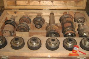99 · SET OF NON STOP DRILL AND TAPPER CHUCKS AND 2 x MACHINE CUTTING TOOLS