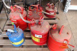 61 · 7 x JERRY CANS