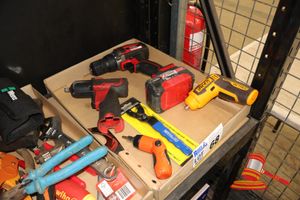 68 · TRAY OF ASSORTED TOOLS INCLUDING OZITO CORDLESS COMPACT DRILL DRIVER WITH BATTERY, SNAP-ON CORDLESS IMPACT WRENCH (NO BATTERY), INGCO 4V CORDLESS SCREWDRIVER, FOLDING RATCHET CORDLESS SCREWDRIVER