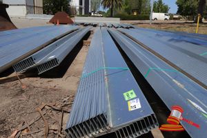 37 · GAL STEEL Z PURLINS, APPROX 200mm - 12 PCS AT 10.9M