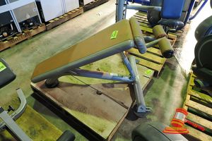 51 · FLEX USA DECLINE BENCH PRESS SEAT, ON A PALLET (SOME MARKS)