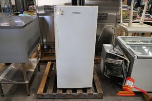 126 · FISHER & PAYKEL UPRIGHT FREEZER, UNTESTED