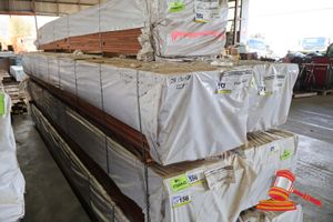 130 x 020 DECKING JARRAH FEATURE APPROX 408LM RANDOM LENGTHS (PACK NO -310000507) TRANSPORT DIMS- L5.6mt x 500mm x 500mm