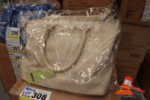 321 · BOX OF WINE COOLER BAGS